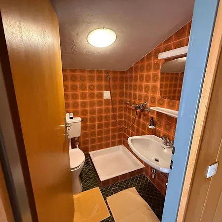 Guest house In Guest - Serene Guest In Zell Am With Mountain Views *